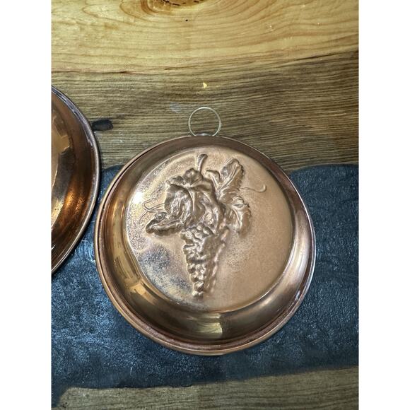 Vintgage Copper Molds Grape Design For Decor Only 7 Inch and 5.5" India Set of 2 - Picture 4 of 7